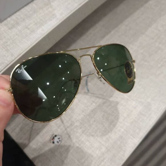 Ray-Ban Aviator Sunglasses | Gold Frame | Green Polarized Lenses - Picture 3 of 5